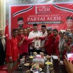 Wakapolda Aceh Brigjen Pol Armia Fahmi yang akan maju dalam Pilkada Aceh November 2024, mendaftarkan diri sebagai Bakal Calon Bupati Aceh Tamiang ke Partai Aceh, Kamis (16/5/2024). Foto: For Infoaceh.net)
