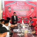 Dr Tgk HA Mufakhir Muhammad MA, salah satu putra dari Almarhum Tgk H Muhammad Arief (Mantan Gubernur GAM Pidie) mendaftar sebagai bakal calon wakil gubernur Aceh pendamping Mualem di Kantor DPP Partai Aceh, Senin (20/5). (Foto For Infoaceh.net)
