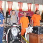 Satreskrim Polresta Banda Aceh dan Polsek Darul Imarah menangkap dua pelaku pembobolan rumah warga di Kecamatan Darul Imarah, Aceh Besar. (Foto: Dok. Polresta Banda Aceh)