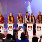 Pj Gubernur Aceh Bustami Hamzah didampingi Pangdam IM, Kabinda Aceh, Asintel Kejati Aceh dan Ketua KIP meluncurkan Pemilihan Gubernur dan Wakil Gubernur Aceh 2024 di Hotel Hermes Palace Banda Aceh, Selasa malam (28/5). (Foto: For Infoaceh.net)