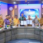 Pemko Banda Aceh melakukan penandatanganan Naskah Perjanjian Hibah Daerah untuk pengamanan Pilkada 2024 dengan Polresta dan Kodim 0101/KBA, di Balai Kota Banda Aceh, Selasa (28/5/2024). Foto: For Infoaceh.net