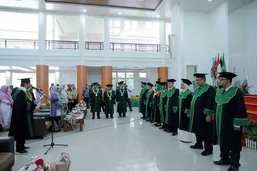 UIN Ar-Raniry mengukuhkan 8 guru besar dalam Rapat Senat Terbuka yang digelar di Auditorium Prof Ali Hasjmy Darussalam Banda Aceh, Rabu (29/5/2024). (Foto: For Infoaceh.net)