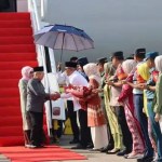 Pejabat Forkopimda Aceh menyambut kedatangan Wapres RI Ma’ruf Amin di Bandara Internasional SIM Blang Bintang Aceh Besar, Rabu sore, 29 Mei 2024. Foto: Istimewa