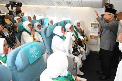Wakil Presiden RI Ma'ruf Amin, melepaskan langsung keberangkatan calon jamaah haji Aceh kloter 1 di Bandara Internasional SIM Blang Bintang, Aceh Besar, Rabu sore (29/5). (Foto: For Infoaceh.net)