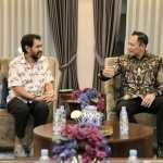 Ketua Umum DPP Partai Demokrat Agus Harimurti Yudhoyono (AHY) menerima kunjungan Ketua Umum DPP Partai Aceh Muzakir Manaf atau Mualem di Jakarta, Selasa malam (28/5). Foto: Istimewa