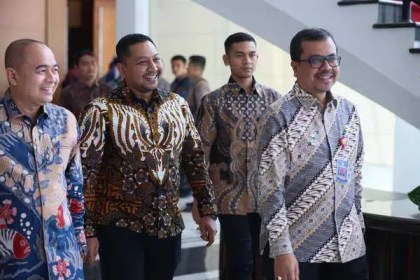 Pj Sekda Aceh Azwardi Abdullah menghadiri Rapat Koordinasi Pencegahan Korupsi "Sinergitas Antar Lembaga Dalam Pencegahan Korupsi Terintegrasi", Kamis (30/5/2024) di Hotel Hermes Palace Banda Aceh. Foto: Istimewa