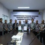 Penandatanganan perjanjian kerja sama penyaluran bantuan stimulan perumahan swadaya Provinsi Aceh Tahun 2024 antara Bank Aceh Syariah dengan Satker Penyediaan Perumahan Provinsi Aceh Balai Pelaksana Penyediaan Perumahan Sumatera I Ditjen Perumahan Kementerian PUPR. (Foto: For Infoaceh.net)