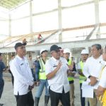 Pj Gubernur Aceh Bustami Hamzah didampingi kepala SKPA terkait meninjau venue PON di Sigli, Pidie, Rabu (5/6/2024). (Foto: For Infoaceh.net)