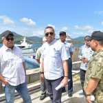 Pj Gubernur Aceh Bustami didampingi Pj Wali Kota Sabang Reza Fahlevi dan Pj Bupati Aceh Besar Muhammad Iswanto meninjau Venue PON Cabor Selam Laut di Dermaga CT-1 BPKS Sabang, Sabtu (8/6/2024). (Foto: For Infoaceh.net)