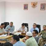 Pj Gubernur Aceh Bustami Hamzah didampingi Pj Wali Kota Sabang Reza Fahlevi dan Pj Bupati Aceh Besar Muhammad Iswanto memimpin rapat dengan Manajemen BPKS Sabang, di Kantor BPKS, Kuta Barat, Sukakarya, Kota Sabang, Sabtu (8/6). (Foto: For Infoaceh.net)