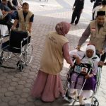 Jamaah haji Simeulue yang tergabung dalam kloter 12, masuk Asrama Haji Banda Aceh, Ahad (9/6). Foto: Istimewa