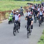 Pangdam Iskandar Muda Mayjen TNI Niko Fahrizal bersama Kapolda Aceh Irjen Pol Achmad Kartiko mengikuti kegiatan olahraga bersama TNI-Polri, Sabtu (22/6). (Foto: For Infoaceh.net)