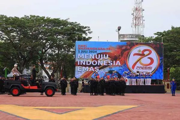 Kapolda Aceh Irjen Pol Achmad Kartiko memimpin upacara HUT ke-78 Bhayangkara di halaman Polda Aceh, Senin, 1 Juli 2024. (Foto: For Infoaceh.net)