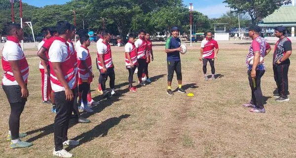 Pengprov Rugby Aceh mendatangkan secara khusus pelatih Timnas Rugby Malaysia Coach Nik Safuan Ismade untuk melakukan coaching clinic bagi atlet dan pelatih Rugby PON Aceh. Foto: For Infoaceh.net