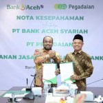 Plt Dirut Bank Aceh Fadhil Ilyas dan Chief of Transformation Office PT Pegadaian Mulyono menandatangani MoU di Bank Aceh Kantor Pusat, Rabu (17/7/2024). (Foto: For Infoaceh.net)