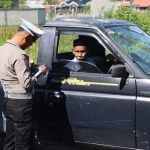 Polantas gencar melakukan razia kendaraan di jalan raya di wilayah Kota Banda Aceh dan Aceh Besar, Kamis (18/7). (Foto: For Infoaceh.net)