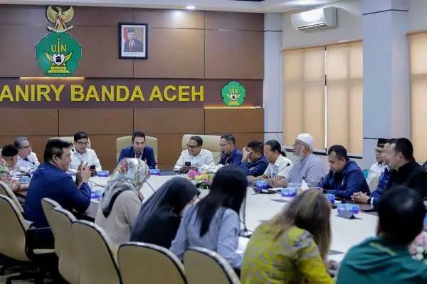 Sebanyak 30 orang delegasi dari King Prajadhipok's Institute (KPI) Thailand mengunjungi UIN Ar-Raniry, Senin (22/7/2024). Foto: Istimewa