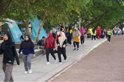 Aktivitas warga yang berolahraga di Lapangan Blang Padang Kota Banda Aceh. Foto: Istimewa