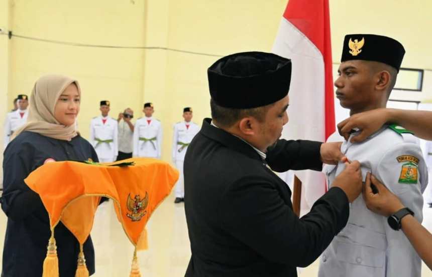 Pj Bupati Aceh Besar Muhammad Iswanto bersama Forkopimda saat pengukuhan Paskibraka Kabupaten Aceh Besar 2024 di Gedung SKB, Kota Jantho, Jum'at (16/8). Foto: Istimewa