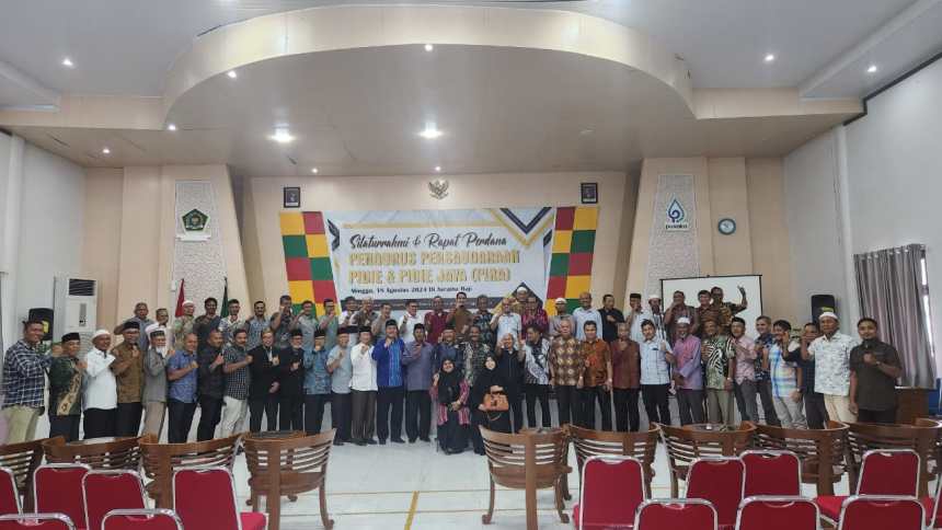 Pertemuan silaturahmi dan rapat perdana Pengurus Ikatan Persaudaraan Pidie dan Pidie Jaya (PIRA) di Asrama Haji Banda Aceh, Ahad (18/8/2024). Foto: Istimewa