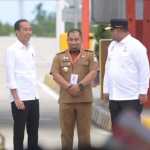 Pj Bupati Aceh Besar Muhammad Iswanto mendampingi Presiden Jokowi saat peresmian Jalan Tol Sigli-Banda Aceh (Sibanceh) di Pintu Tol Baitussalam, Aceh Besar, Senin (9/9/2024). (Foto: For Infoaceh.net)