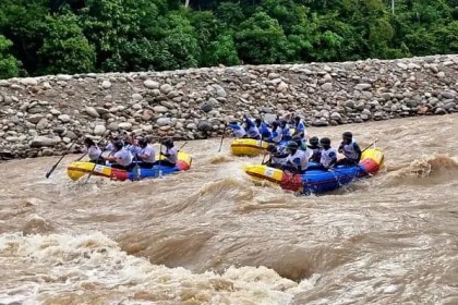 Cabor arung jeram nomor Down River Race (DRR) kategori R6 pada PON XXI Aceh-Sumut berlangsung di Sungai Alas, Ketambe, Aceh Tenggara, Kamis (12/9/2024). Foto: For Infoaceh.net