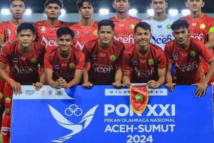 Tim sepak bola PON XXI Aceh melawan Sulawesi Tengah di babak 8 besar. Foto: For Infoaceh.net
