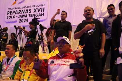 Pj Gubernur Aceh Safrizal ZA saat menghadiri pembukaan Peparnas XVII/2024 di Stadion Manahan Solo, Jawa Tengah, Ahad malam, 6 Oktober 2024.
