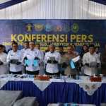 Kepala BNN RI Komjen Pol Marthinus Hukom menggelar konferensi pers di Padang, Jum'at (18/10) terkait penyelundupan 624 kg ganja dari Gayo Lues, Aceh ke Sumatera Barat. (Foto: Dok. BNN RI)