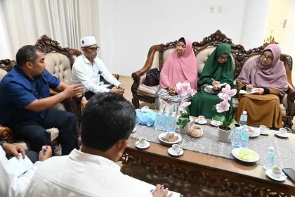 Pj Bupati Aceh Besar Muhammad Iswanto bersama sejumlah Kepala OPD menerima audiensi Badan Musyawarah Islam Wanita Indonesia Prov Aceh di Meuligoe Bupati Aceh Besar, Kota Jantho, Selasa (22/10). (FOTO: MC ACEH BESAR)