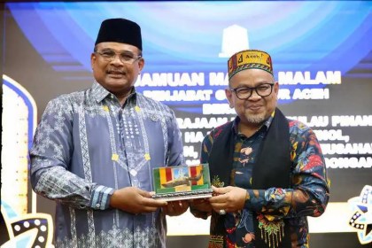 Pj Gubernur Aceh Safrizal ZA menjamu makan malam delegasi Kerajaan Negeri Pulau Pinang YB Dato’ Haji Rashida Bin Haji Zainol, Exco Perdagangan, Pembangunan Keusahawanan dan Luar Bandar dan rombongan dari Pulau Pinang, Malaysia, di Restoran Pendopo Gubernur Aceh, Rabu malam (23/10). (Foto: Biro Adpim Setda Aceh)
