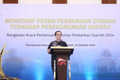 Kepala Eksekutif Pengawas Perbankan OJK Dian Ediana Rae pada “Workshop Peran Perbankan Syariah terhadap Perekonomian Daerah” di Banda Aceh, Kamis (24/10). (Foto: For Infoaceh.net)