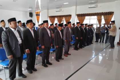 Ketua Umum Dewan Dakwah Aceh, Prof Dr Muhammad AR MEd melantik Pengurus Dewan Dakwah Aceh Tengah periode 2024-2029 di aula Pusat Layanan Haji dan Umrah Terpadu (PLHUT) Aceh Tengah, Sabtu (2/11). (Foto: For Infoaceh.net)