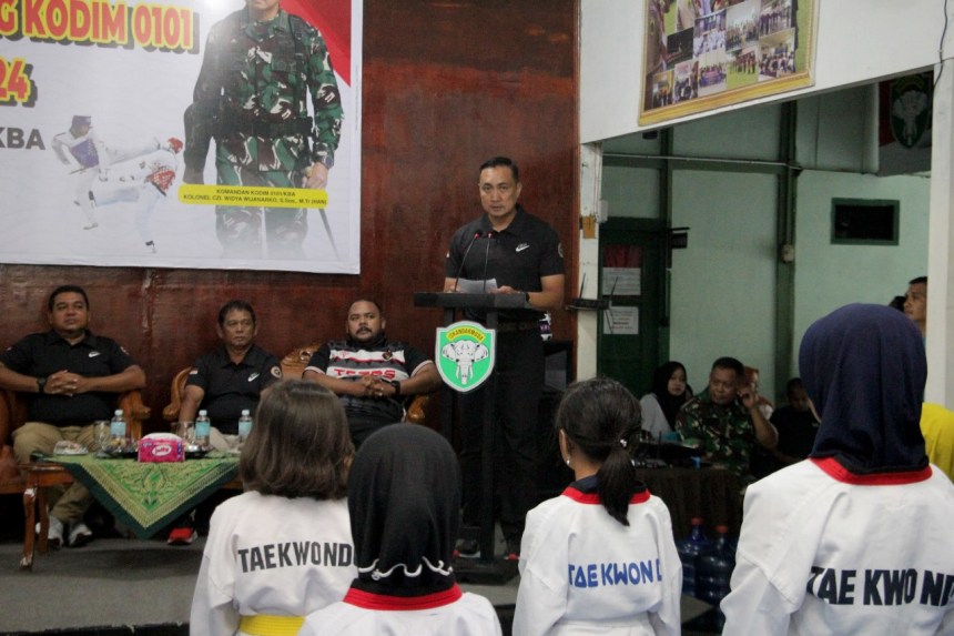 Kodim 0101/Kota Banda Aceh menggelar Kejuaraan Taekwondo 2024, di aula Bakti TNI Makodim 0101/Kota Banda Aceh, Sabtu (2/11).
