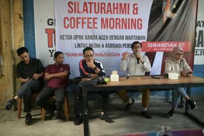 Ketua DPRK Banda Aceh Irwansyah, saat bersilaturahmi dan coffee morning dengan awak media di Warung Kopi Sekber Jurnalis Aceh, Jalan SA Mahmudsyah, Banda Aceh, Selasa (12/11)