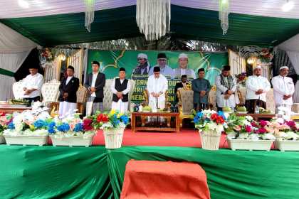 Ulama kharismatik Aceh Tgk H Hasanoel Bashry HG atau Abu Mudi menghadiri maulid nabi di Dayah Misbahul 'Ulum Diniyyah Al-Aziziyah, Desa Aramiyah Gampong, Bayeun, Kecamatan Birem Bayeun, Aceh Timur, Kamis 14 November 2024