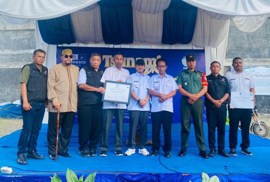 Dua gampong di Banda Aceh yakni Gampong Jawa dan Deah Glumpang, mendapat sertifikat pengakuan sebagai daerah Tsunami Ready atau siaga tsunami oleh United Nations Educational, Scientific and Cultural Organization (UNESCO- IOC)