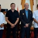 Fauka Noor Farid, Utusan Khusus Prabowo Subianto untuk Pilkada Aceh bertemu dengan Wali Nanggroe Aceh Malik Mahmud Al-Haythar di Meuligoe Wali Nanggroe Aceh, Senin (18/11). (Foto: For Infoaceh.net)