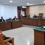 Majelis hakim PN Tipikor Banda Aceh menolak eksepsi (pembelaan) yang diajukan oleh Suhendri dan Zulfikar, dua terdakwa korupsi di Badan Reintegrasi Aceh (BRA), Selasa (26/11). (Foto: For Infoaceh.net)