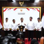Presiden Prabowo Subianto mengumumkan kenaikan upah minimum nasional (UMN) sebesar 6,5 persen untuk tahun 2025, Jum'at (29/11). (Foto: BPMI Setpres)