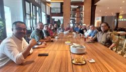 Wamenkomdigi Nezar Patria memfasilitasi pertemuan kepengurusan PWI Pusat di Jakarta, Jum'at, 29 November 2024 yang melahirkan kesepakatan pelaksanaan Kongres Dipercepat guna mengakhiri dualisme. (Dok. PWI Pusat)