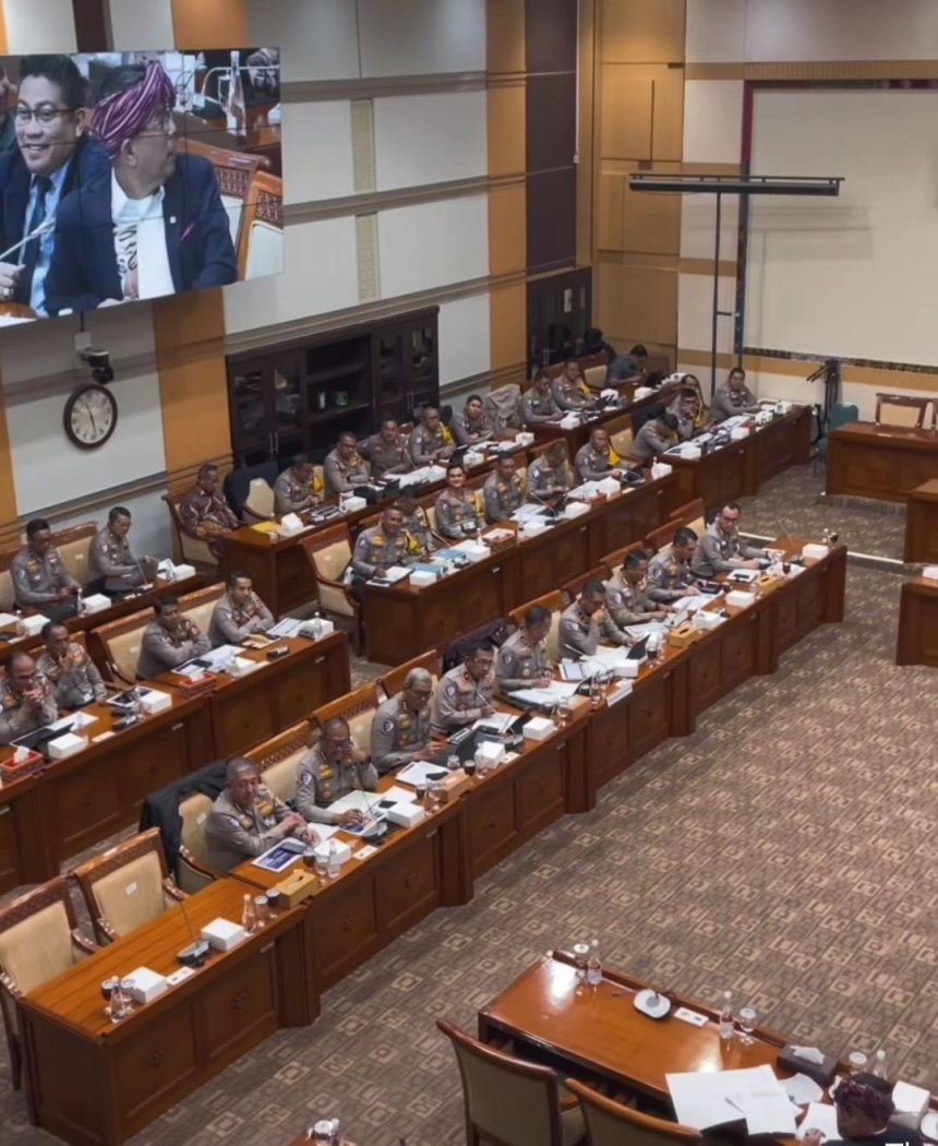 Komisi III DPR RI Rapat Kerja dengan Kakorlantas Polri di Ruang Rapat Komisi III, Gedung DPR RI, Jakarta, Rabu (4/12/2024).
