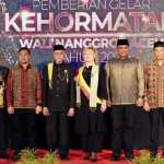 Pemberian Gelar Kehormatan Wali Nanggroe Aceh Tahun 2024, kepada Pemerintah Federasi Rusia dan Provinsi Tatarstan, yang diterima oleh Wakil Duta Besar Rusia untuk Indonesia Veronika Novoseltseva di Hotel Ayani Banda Aceh, Rabu malam (4/12). Turut hadir Pj Gubernur Aceh Safrizal ZA. (Foto: For Infoaceh.net)