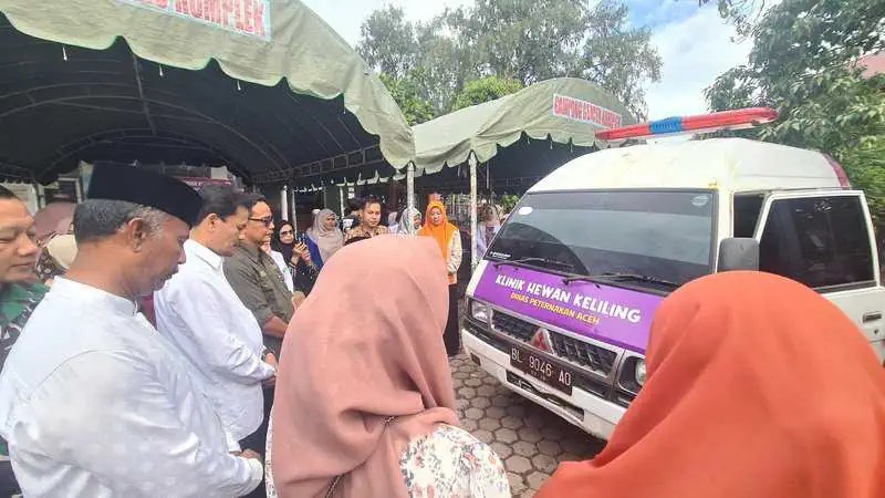 Dinas Peternakan Aceh meluncurkan Klinik Kesehatan Hewan dan Dokter Hewan Masuk Gampong. Peluncuran berlangsung di Gampong Geuceu Komplek, Jum'at (6/12/2024). (Foto: For Infoaceh.net)
