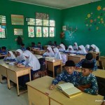 Siswa-siswi madrasah di Aceh Jaya rutin mengaji 15 menit sebelum belajar, dibimbing guru kelas di setiap jenjang mulai MI, MTs dan MA. (Foto: Kemenag Aceh Jaya)