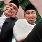 Pj Bupati Aceh Besar Muhammad Iswanto bersama almarhum Karimun Usman