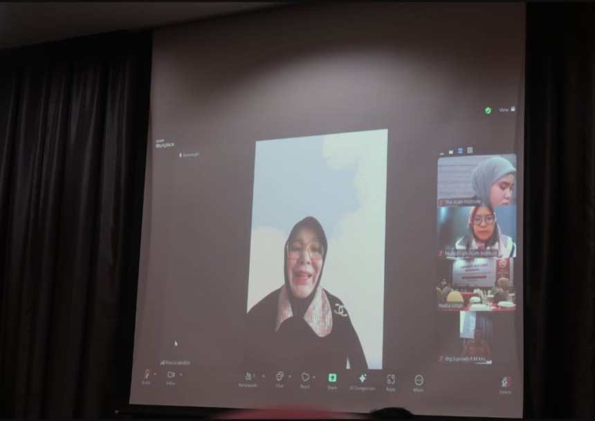 Wali kota Banda Aceh terpilih Illiza Sa'aduddin Djamal menjadi salah satu narasumber melalui virtual pada workshop capacity building "Masa Depan Kota Sehat Kolaborasi Pelaku Usaha dalam Kebijakan KTR di Banda Aceh” di Hotel Kyriad Muraya, Selasa (17/12)