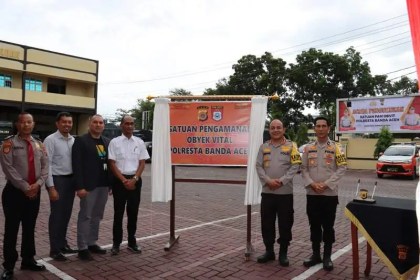 Kapolresta Banda Aceh Kombes Pol Fahmi Irwan Ramli mengukuhkan Sat Pamobvit Polresta Banda Aceh, Rabu (18/12). (Foto: For Infoaceh.net)