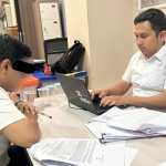Penyidik Subdit 2 Fismondev Ditreskrimsus Polda Aceh menahan oknum karyawan BSI berinisial AD (30) karena diduga mengalihkan dana deposito nasabah hingga Rp 700 juta. (Foto: Dok. Humas Polda Aceh)
