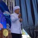 Penceramah kondang Abdullah Gymnastiar atau Aa Gym mengisi tausiah peringatan 20 tahun tsunami Aceh di halaman Masjid Raya Baiturrahman Banda Aceh, Kamis (26/12)